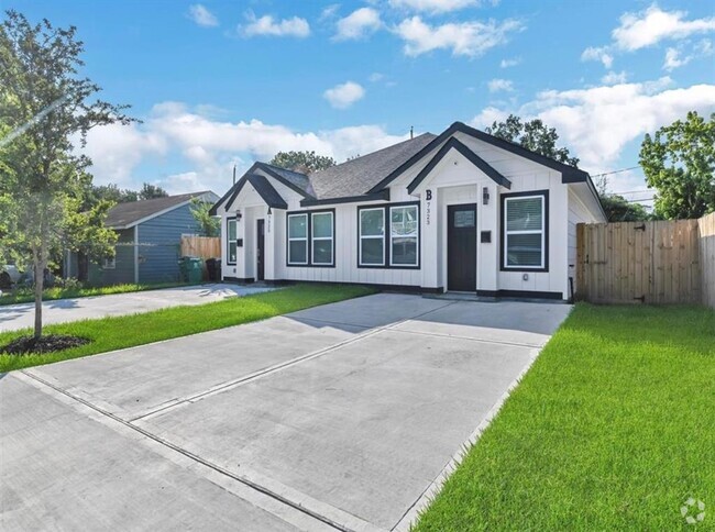 Building Photo - 7323 Iwo Jima Rd Unit B Rental