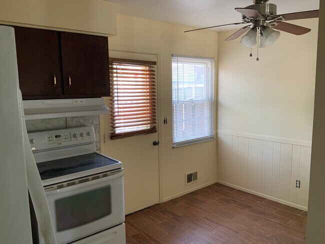 Photo - 5720 Beechcroft Rd Unidad H