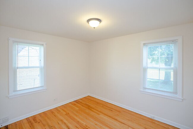 Photo - 4262 W Nelson St Unit 1