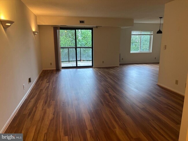 Photo - 8370 Greensboro Dr Unit 422