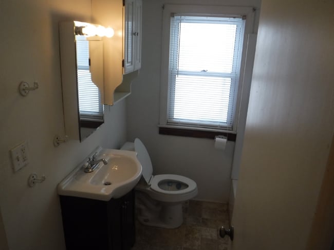 Photo - 1545 Atlantic St NE