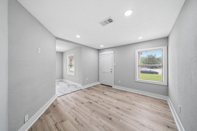 Photo - 1718 Miami Rd