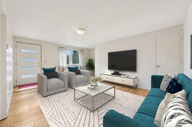 Photo - 831 E 56th St