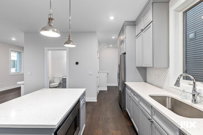 Photo - Two Bedroom Condo on Lookout Hill in Grand... Unidad 631 Fairview Ave NE  2