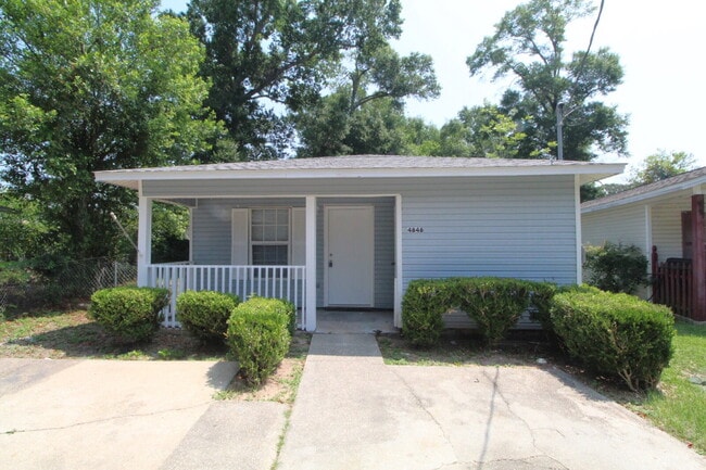 Updated 3BR Home in West Pensacola – Move-... - Updated 3BR Home in West Pensacola – Move-...