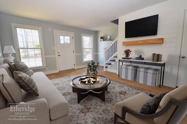 Photo - Renovated 2 bed 1.5 Bath Townhome Apartment Unidad B2