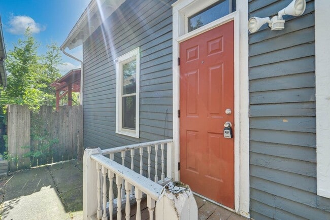 Building Photo - 44th,W.1795 Unit Upstairs Rental