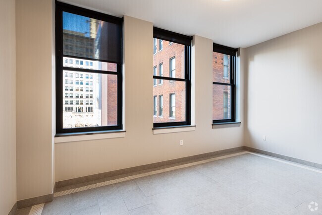 1BR, 1BA - 755SF - Living Room