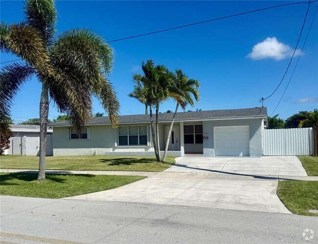 Building Photo - 9740 Sterling Dr Rental