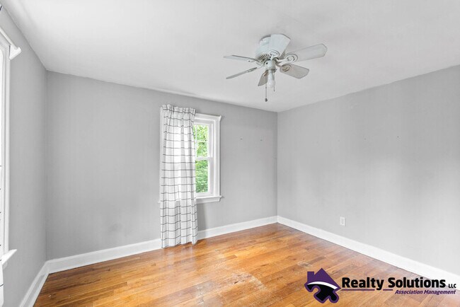 Photo - 142 Palmer Ln