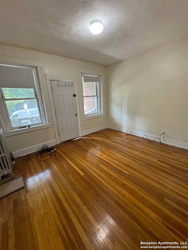 Building Photo - 4 Egremont Rd Unit 1 Rental