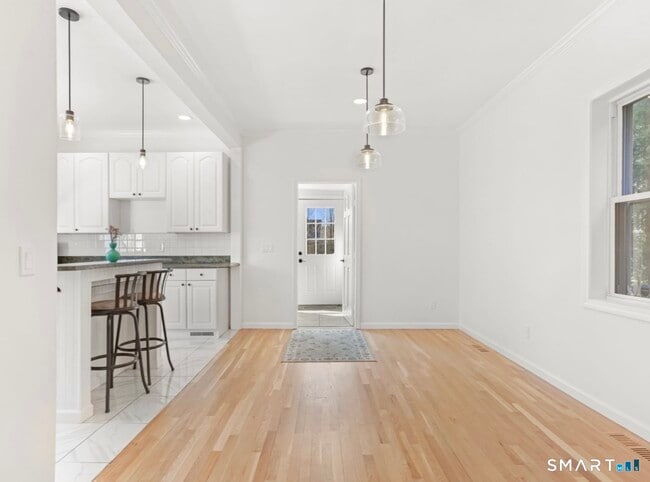 Photo - 709 Tunxis Hill Rd