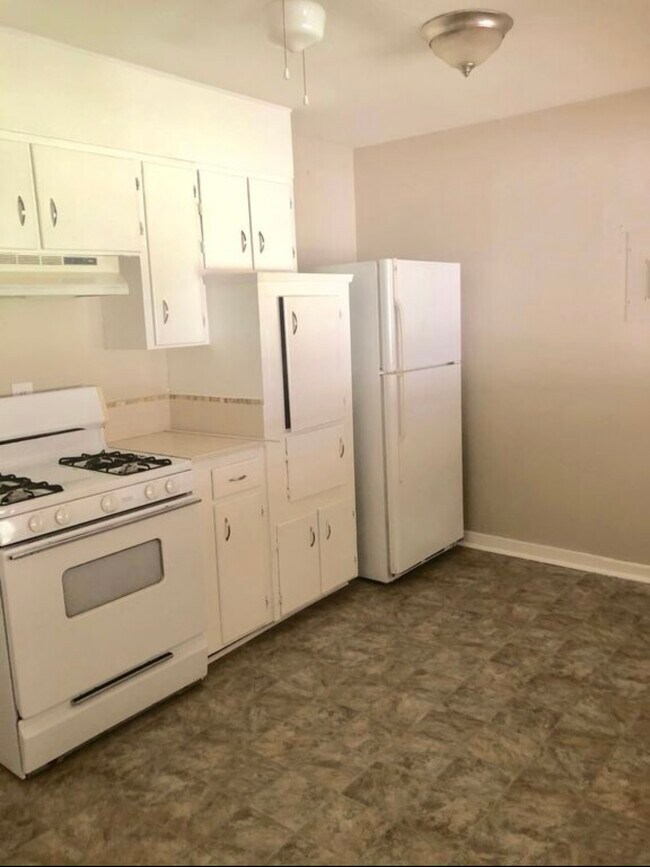 Photo - 501 Rosewell Ln