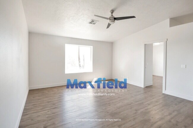 Photo - Upstairs Unit - St George - Near Costco and Home Depot Available Now - 3 BD 2 BA 2 GAR Unit 3