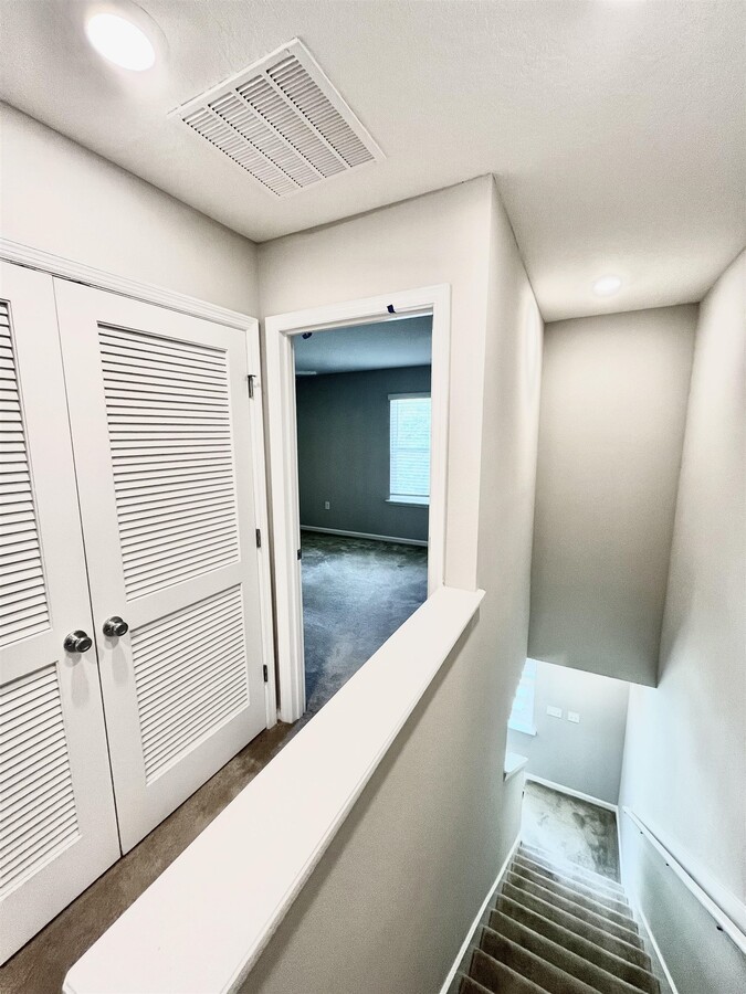 Photo - 141 Sage Br St