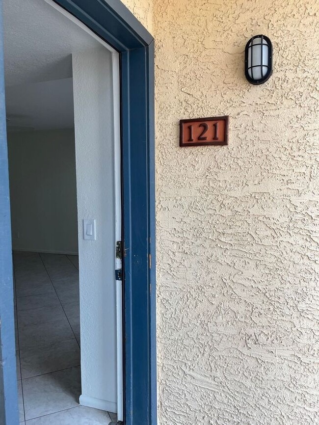 Building Photo - 1201 S McClintock Dr
