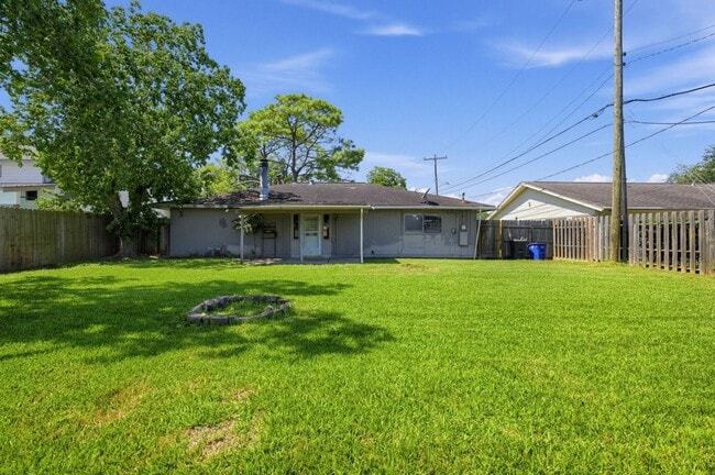 1901 Fairfield Ct N