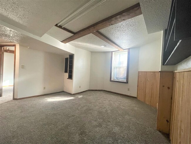 Photo - 831 E College St Unidad B