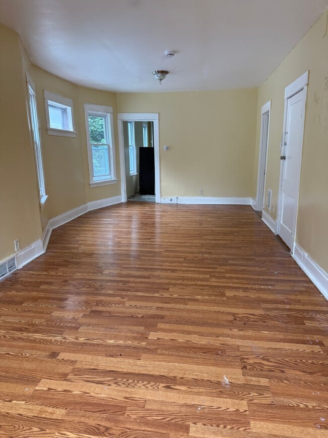 Photo - 412 Cornwall Ave Unit Upper