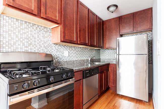 Photo - 435 W Roscoe St Unit 4