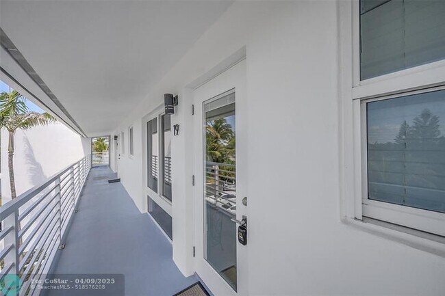 Photo - 1041 Hillsboro Mile Condo Unit 19