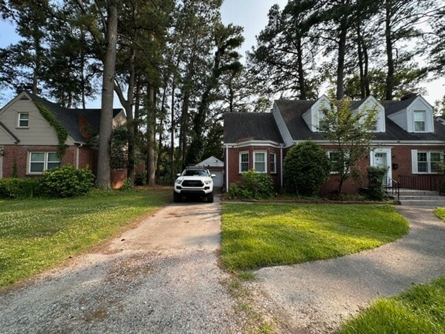 Charming Brick Cape Cope - Charming Brick Cape Cope House