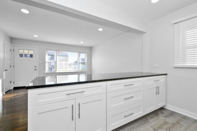 Photo - 10838 S Neenah Ave Casa