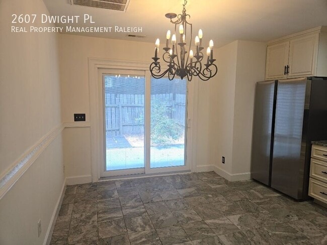 Photo - 2607 Dwight Pl