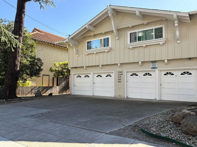 Building Photo - Newly Renovated 2BD/1BA in Palo Alto | Prime Location! Unit 536A