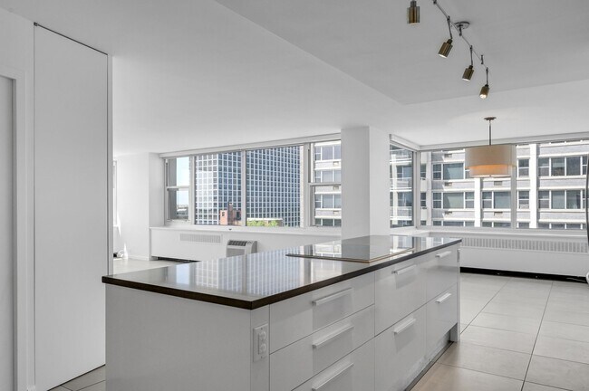 Photo - 4250 N Marine Dr Unidad 1115