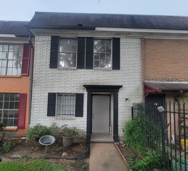 Building Photo - 6051 Fondren Rd Unit 7