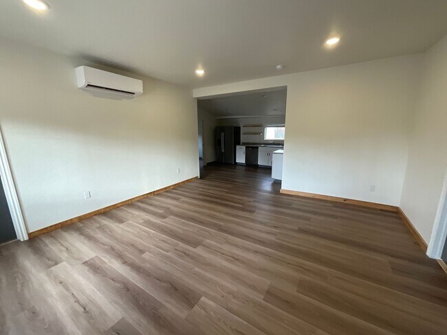 Photo - 547 E Hickory St