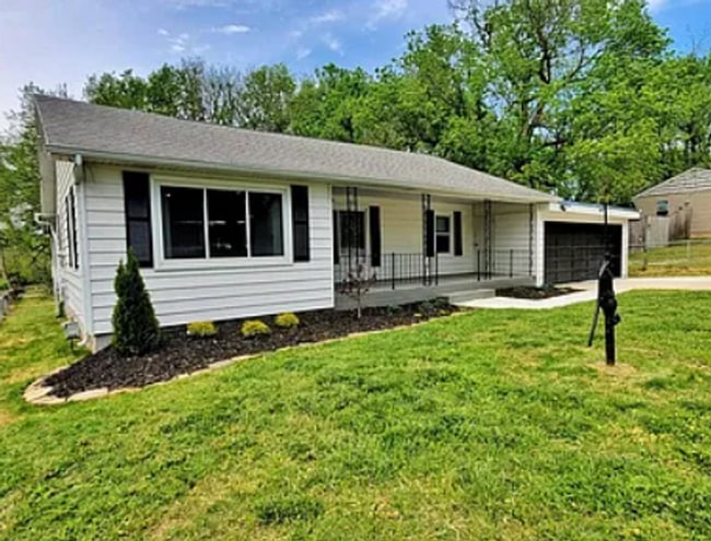 Building Photo - Cute 2 bedroom in South East Springfield