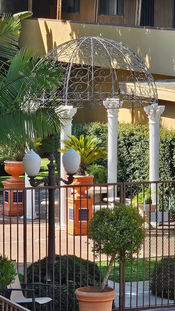 Photo - Courtyard Apartments