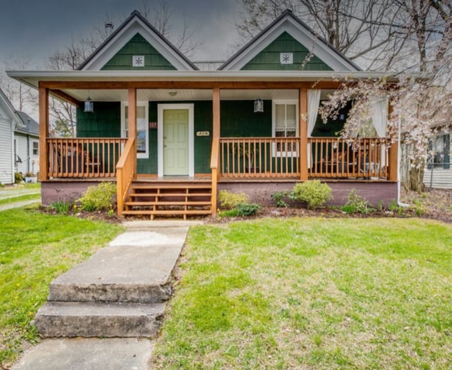 Photo - 117 W Poplar St House