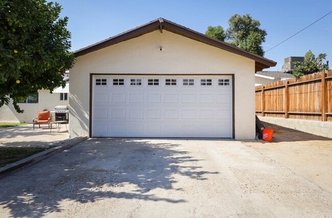 Photo - 3917 Columbus St