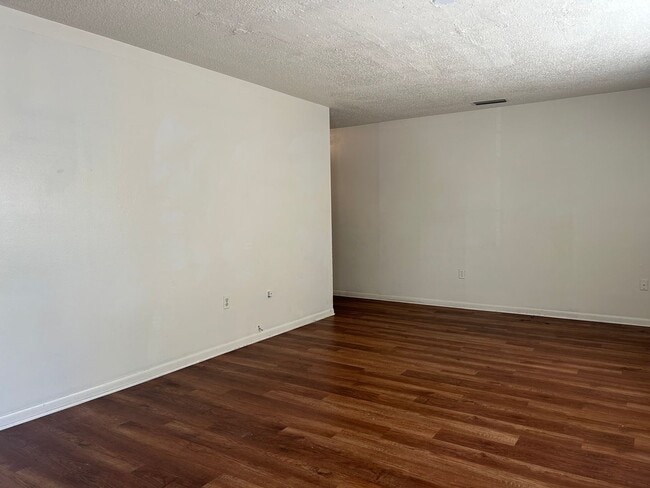 Photo - 1110 N Brunnell Pkwy Unit 1110 Brunnell