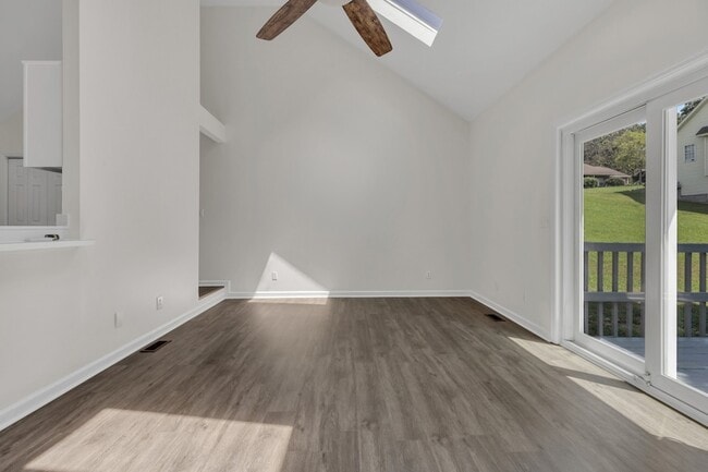 Building Photo - 716 Piccadilly Row Rental