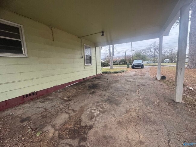 Photo - 1808 Oakwood Ave NE