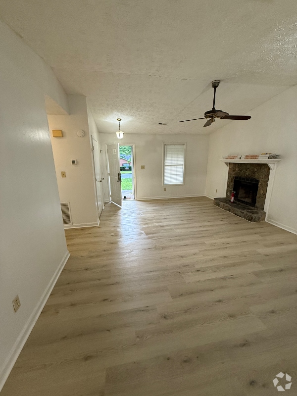 Building Photo - 5677 Williamsburg Trce Rental