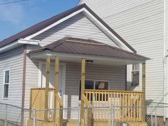 3 bedroom, 1 Bath $800 No Pets - 3 bedroom, 1 Bath $800 No Pets House