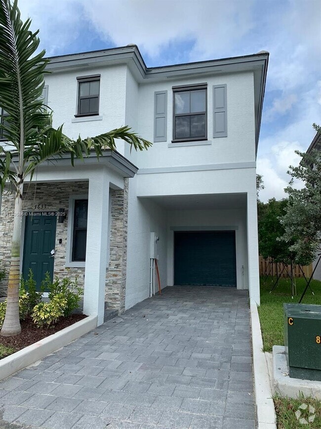 Building Photo - 1631 SW 28th St Rental