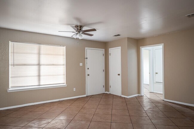 Photo - 100 Shannon Cir Unidad A