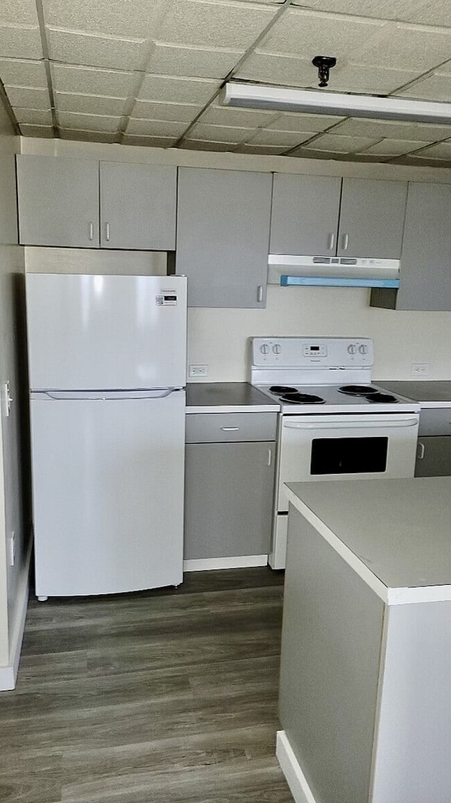 407 Kitchen pic 2