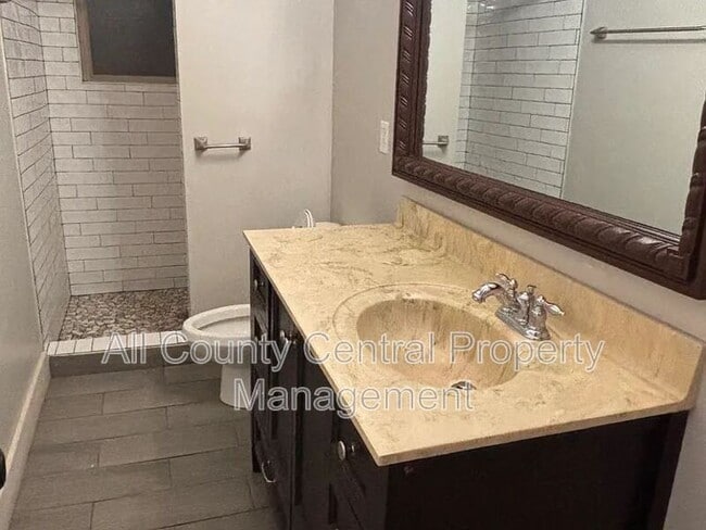 Photo - 1811 Courtney Ave