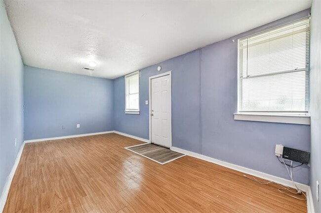 Photo - 639 St Charles Dr