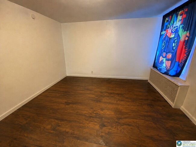 Photo - 937 W Turner St