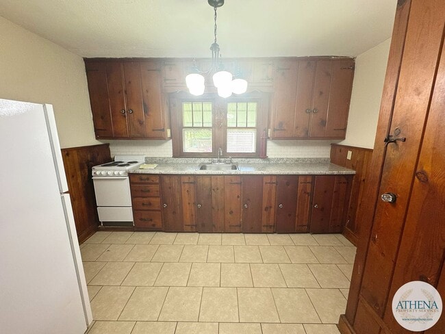 Photo - 2 Bedroom / 1 Bath House located on Bertling Street - FENCED-IN BACKYARD