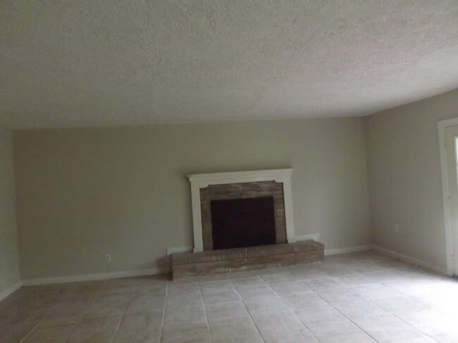 Building Photo - 501 S Holmes St