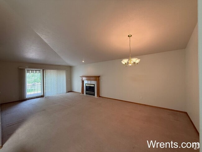 Building Photo - Available NOW!!!!! 3200 sqft home with Gol...